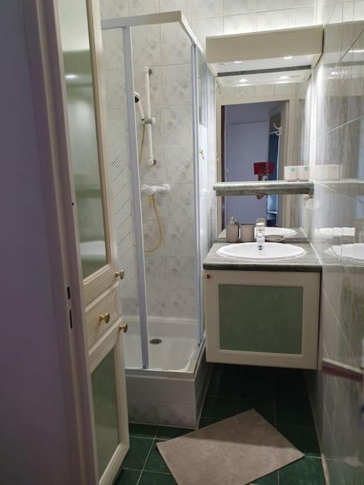 Medipole T2 Avec Un Garage Gratuit Sur Place, 16Min A Centre Ville Lyon En Metro A Вийёрбан Экстерьер фото